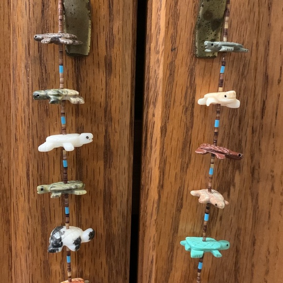 Hand crafted Native American Multicolor Stone Turtle Necklace - Picture 3 of 4